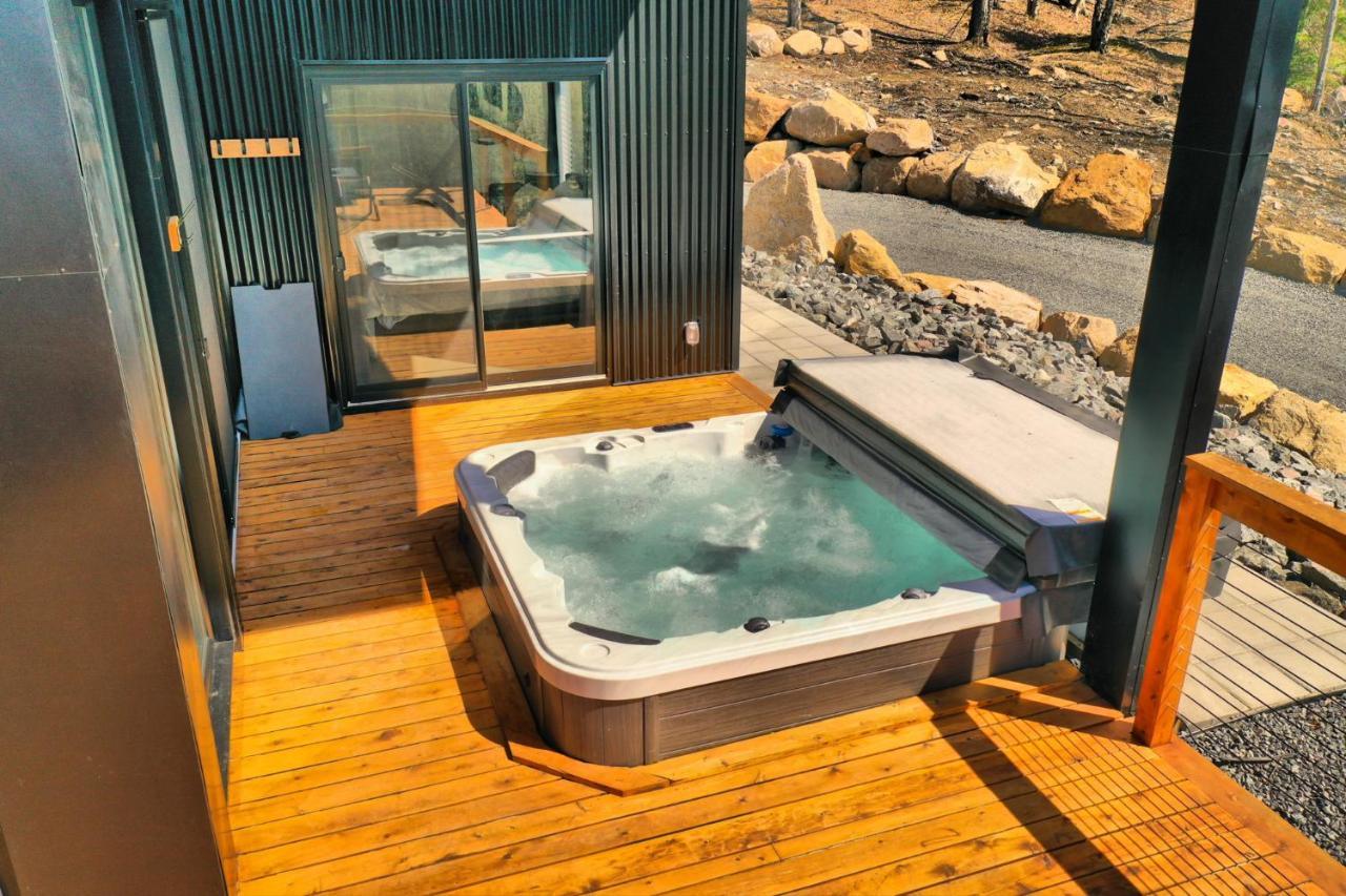 Kallm-Mont-Tremblant Chalet With Hot Tub, Pond & Beach On Private 7Acre Estate Lac Superieur Ngoại thất bức ảnh