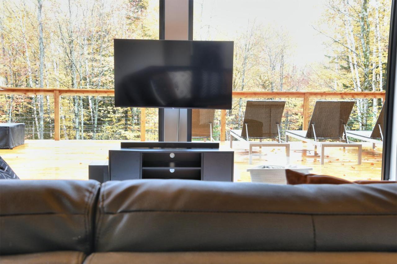Kallm-Mont-Tremblant Chalet With Hot Tub, Pond & Beach On Private 7Acre Estate Lac Superieur Ngoại thất bức ảnh