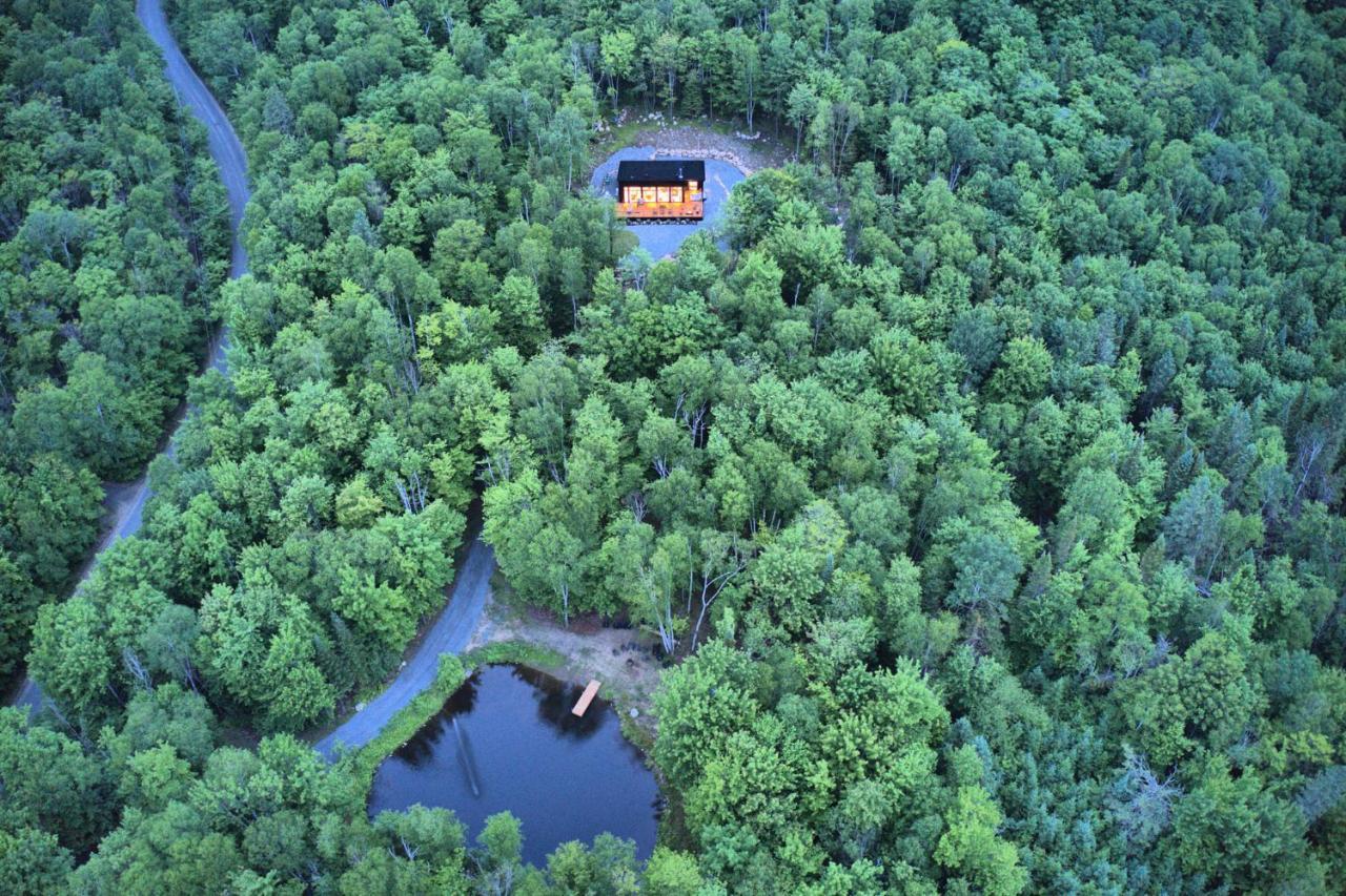 Kallm-Mont-Tremblant Chalet With Hot Tub, Pond & Beach On Private 7Acre Estate Lac Superieur Ngoại thất bức ảnh