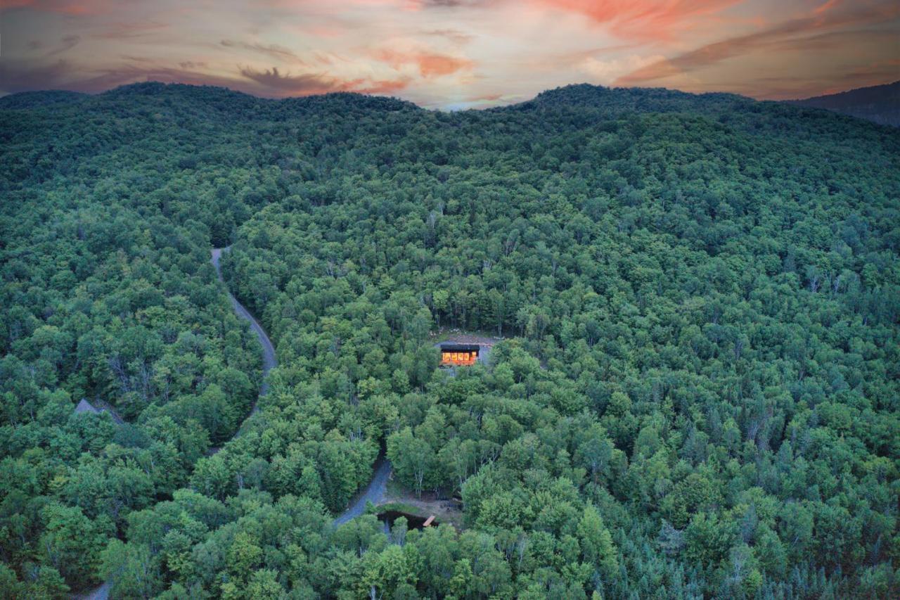 Kallm-Mont-Tremblant Chalet With Hot Tub, Pond & Beach On Private 7Acre Estate Lac Superieur Ngoại thất bức ảnh